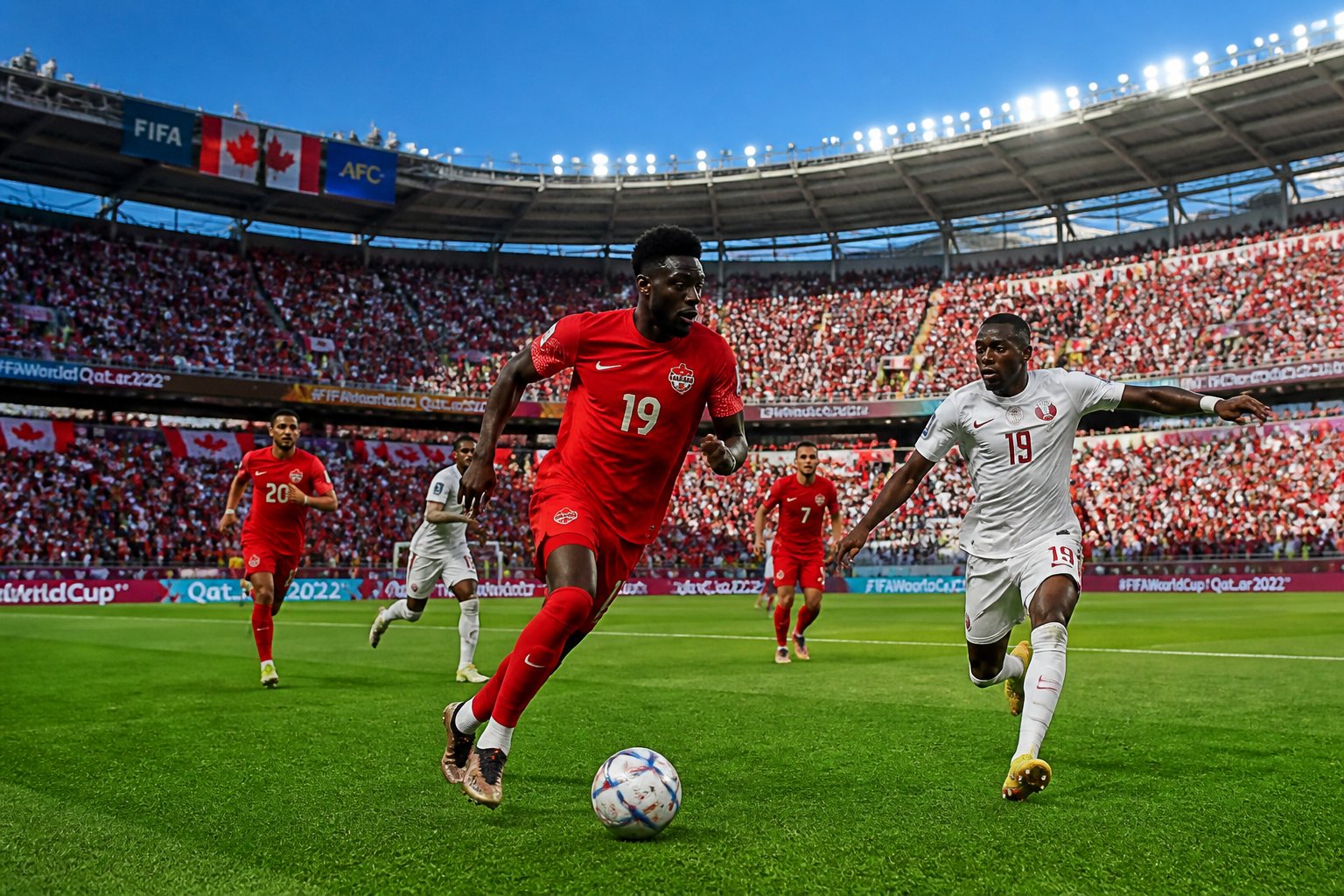 Kanada milli futbol takımı Katar ile Dünya Kupası maçında sahada mücadele ediyor.